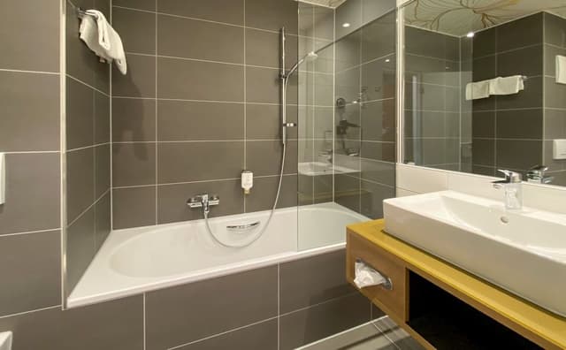 Family Room with Bathtub