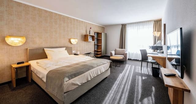 Standard Room, 1 Queen Bed