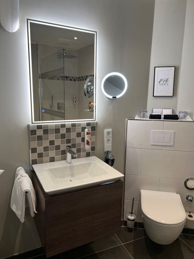 Junior Studio Suite, 1 Queen Bed, Non Smoking, Mountain View
