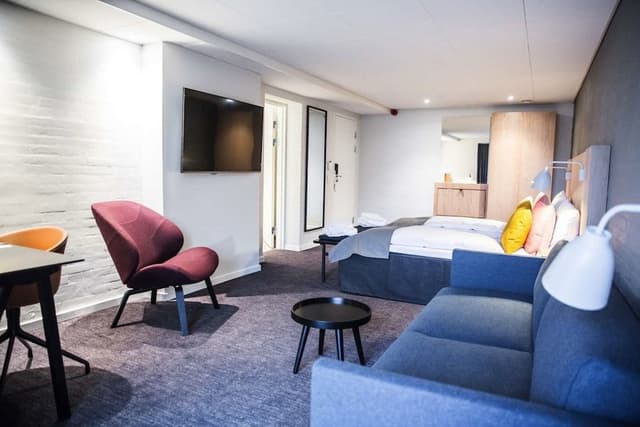 Junior Studio Suite
