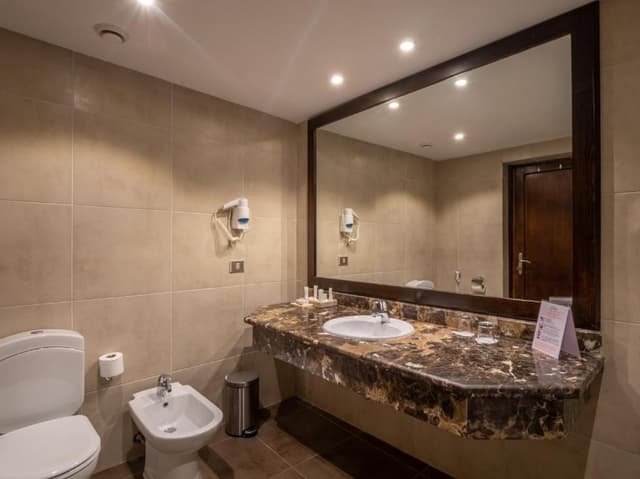 Elite Suite - West Bay (Adults Only 16+)