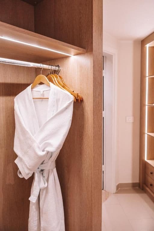 Elite Suite - West Bay (Adults Only 16+)