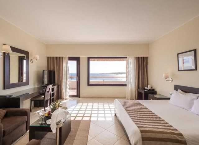 Premium Suite With Sea View - West Bay (Adults Only 16+)