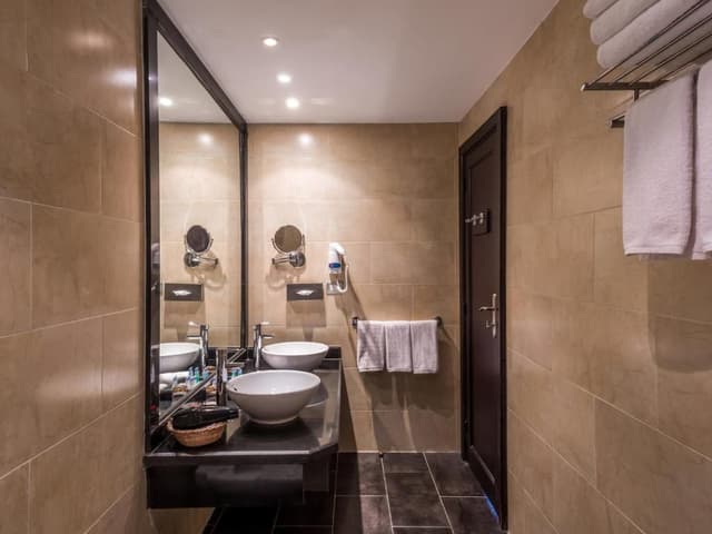 Premium Suite With Sea View - West Bay (Adults Only 16+)