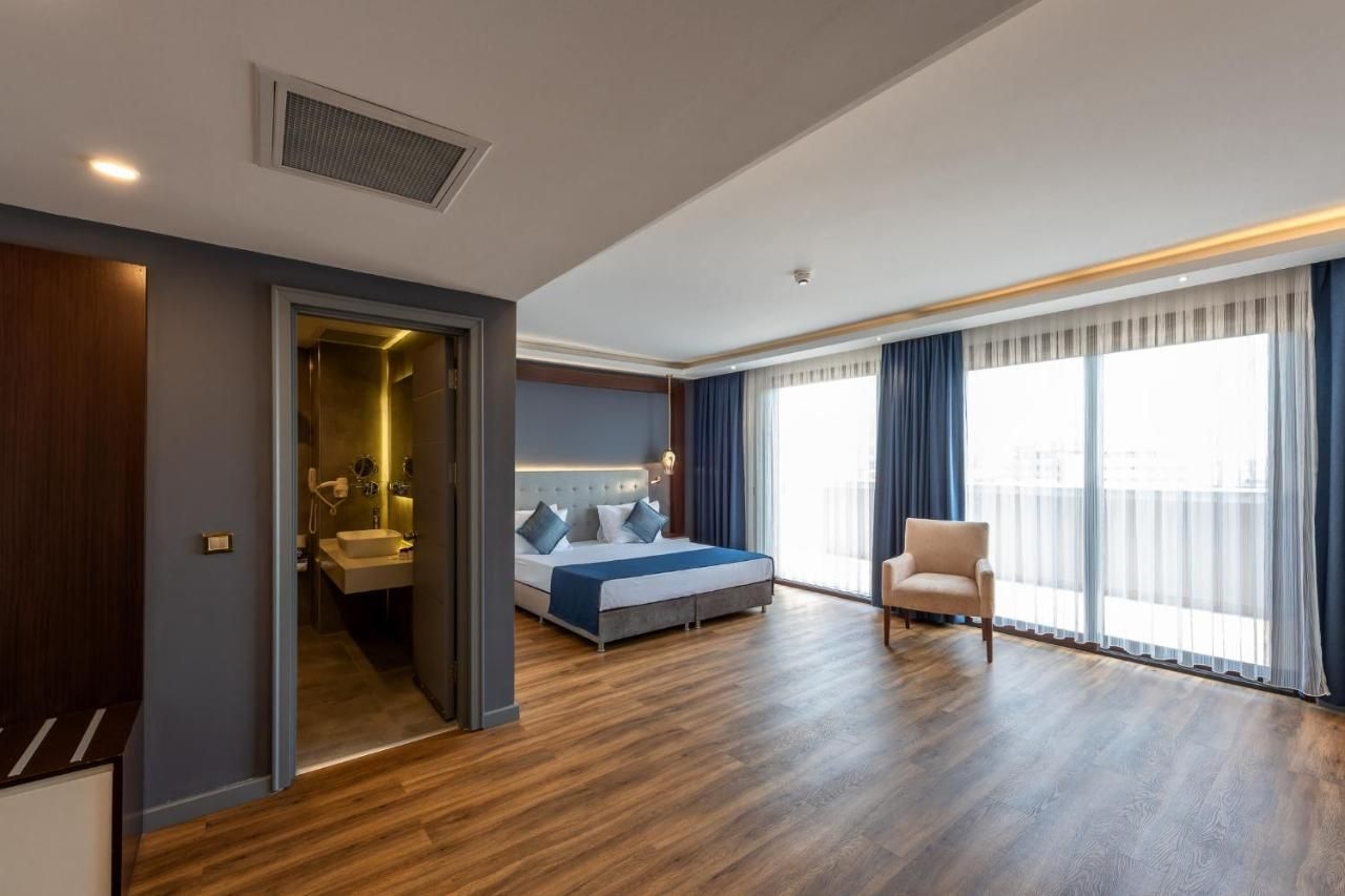 Crystal Hotel0