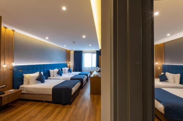 Connecting Room