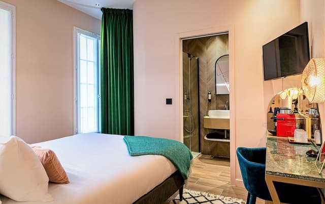 Standard Room, 1 Queen Bed