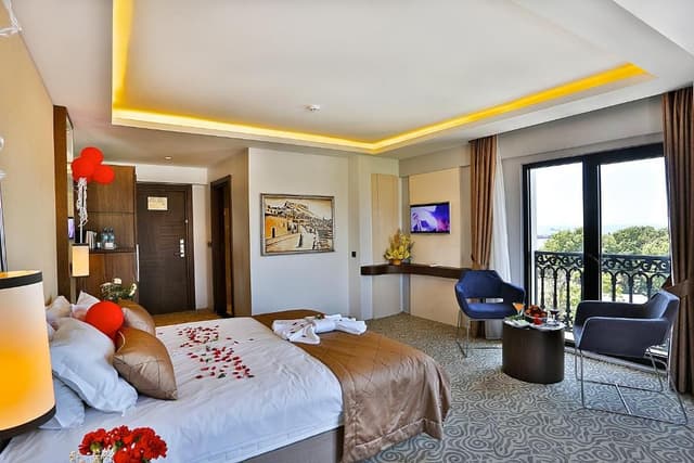 Honeymoon Suite