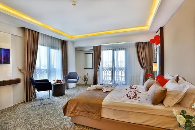 Honeymoon Suite