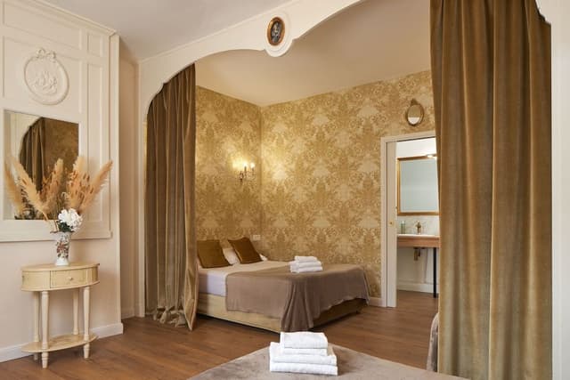 Quintuple room