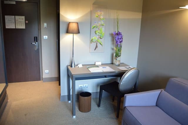 Suite, Lake View