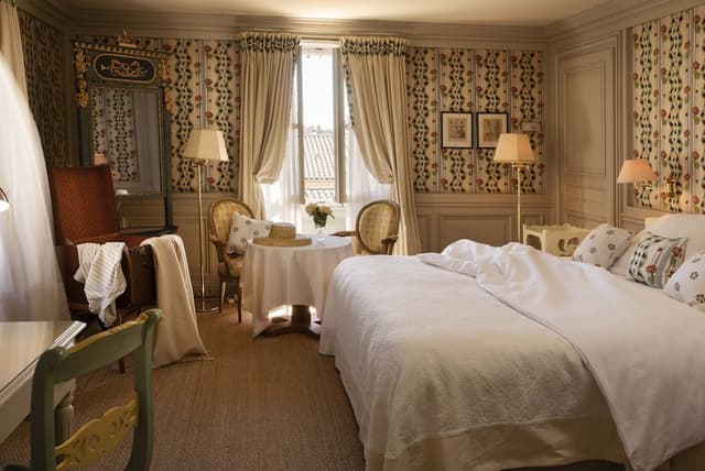 Large Deluxe Room