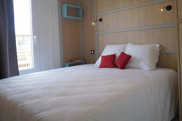 Chalet (Floating)