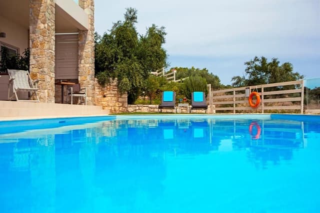 Deluxe Double Shared Pool