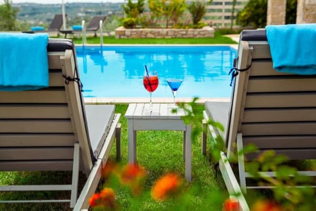 Deluxe Double Shared Pool