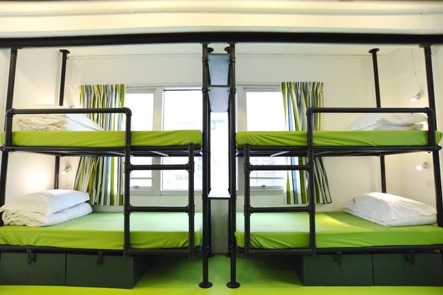Single Bed in 8 Mixed Dormitory En-Suite