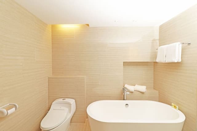 Honeymoon Suite - Smoking Room