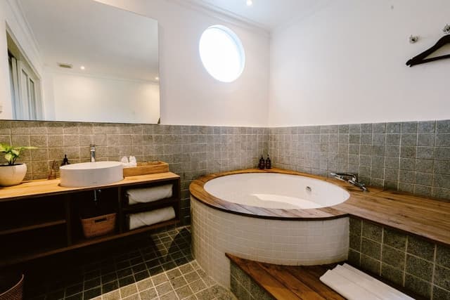 Studio Suite, 1 King Bed, Bathtub