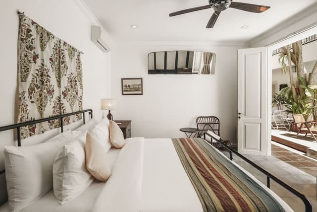 Deluxe Room, 1 Double Bed (Halona)