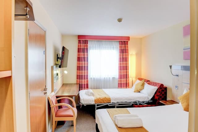 Family Room, Multiple Beds