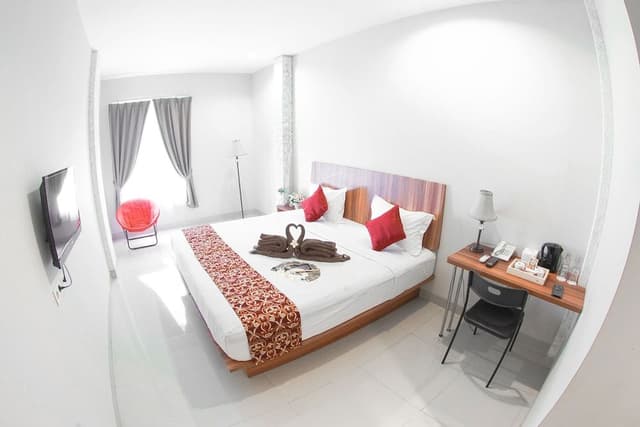 Deluxe Double or Twin Room