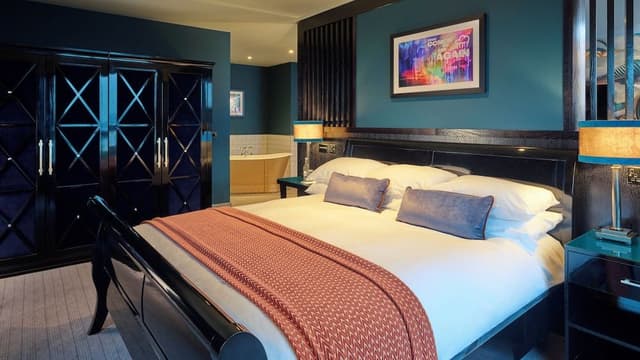 Signature Suite