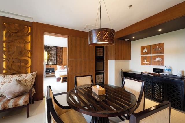 Suite, 1 King Bed, Non Smoking, Balcony