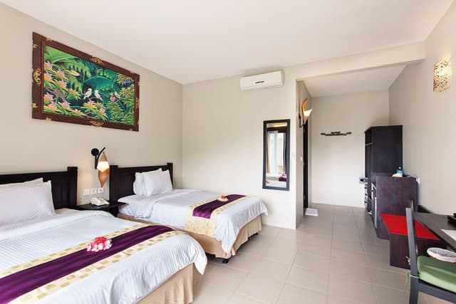 Deluxe Seroja Twin Bedroom
