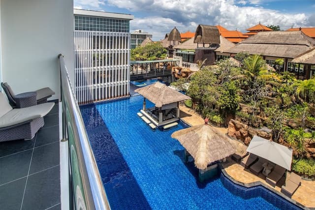 Deluxe Pool View Suite