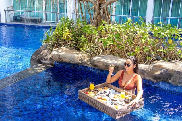 Deluxe Pool Access Suite