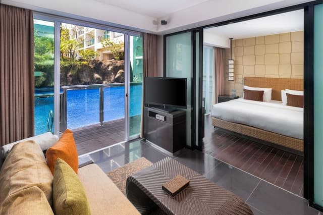Deluxe Pool Access Suite