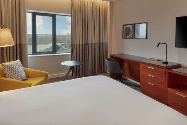 KING DELUXE ROOM