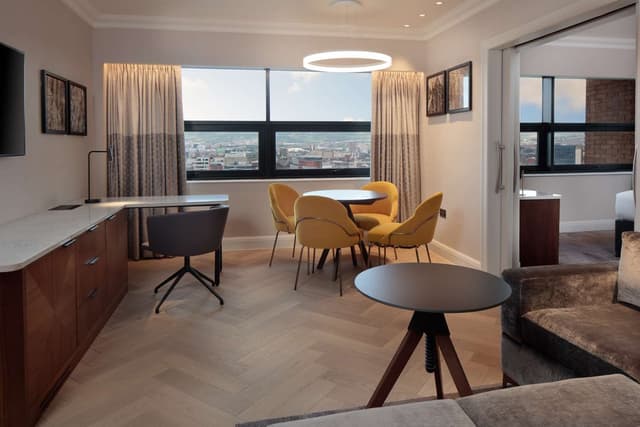 KING EXECUTIVE SUITE / TWO UNIQUE OPTIONS