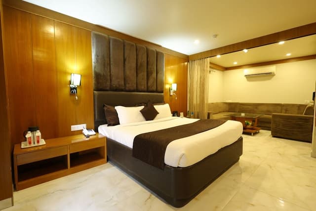 Classic Suite, 1 Double Bed, Private Bathroom