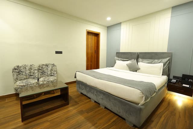 Signature Suite, 1 Double Bed, Private Bathroom