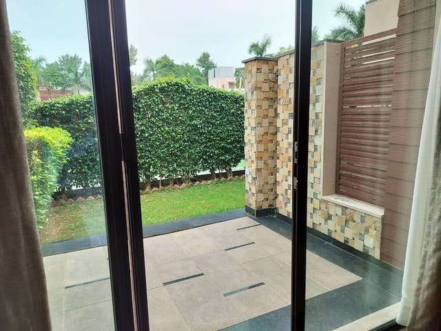 Deluxe Room, Bathtub, Garden View