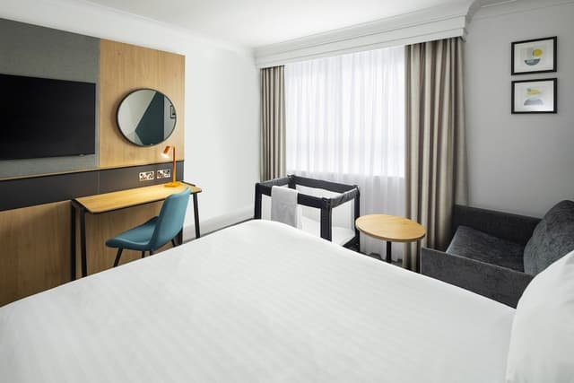 Standard Room, 1 King Bed (Super with Single Sofa)