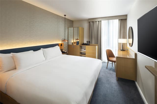 KING ROOM BRINDLEYPLACE VIEW