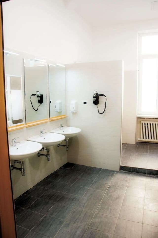 Shared Dormitory, Women only, Shared Bathroom