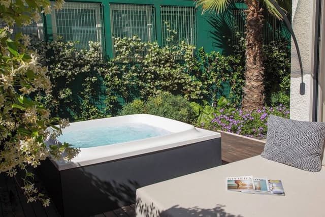 Junior Studio Suite, Annex Building (with private Jacuzzi)