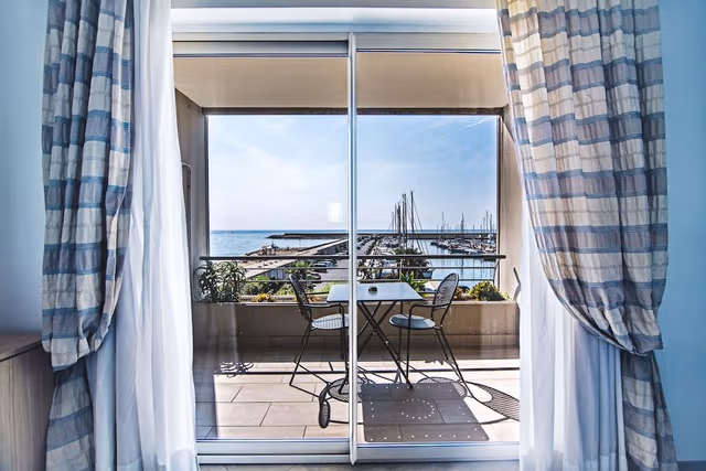 Suite, Sea View