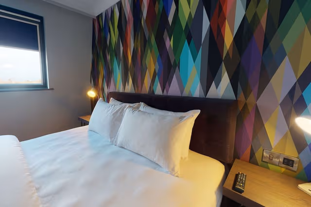 Compact Double, 1 King Bed