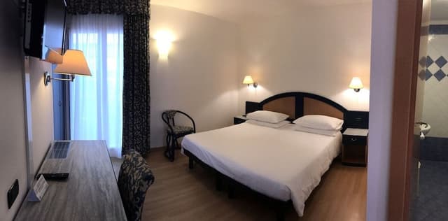 Double or Twin Room (Beach access included)