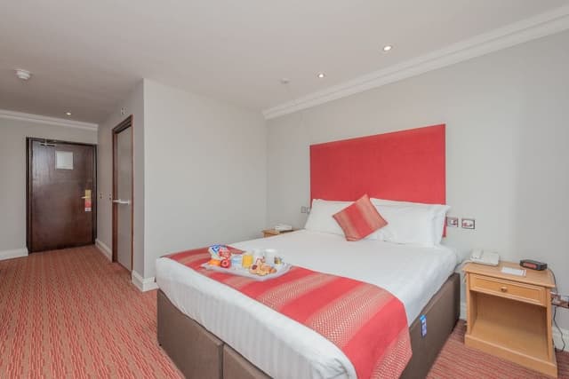 Standard Room, 1 King Bed, Accessible, Non Smoking (with Extra Bed)