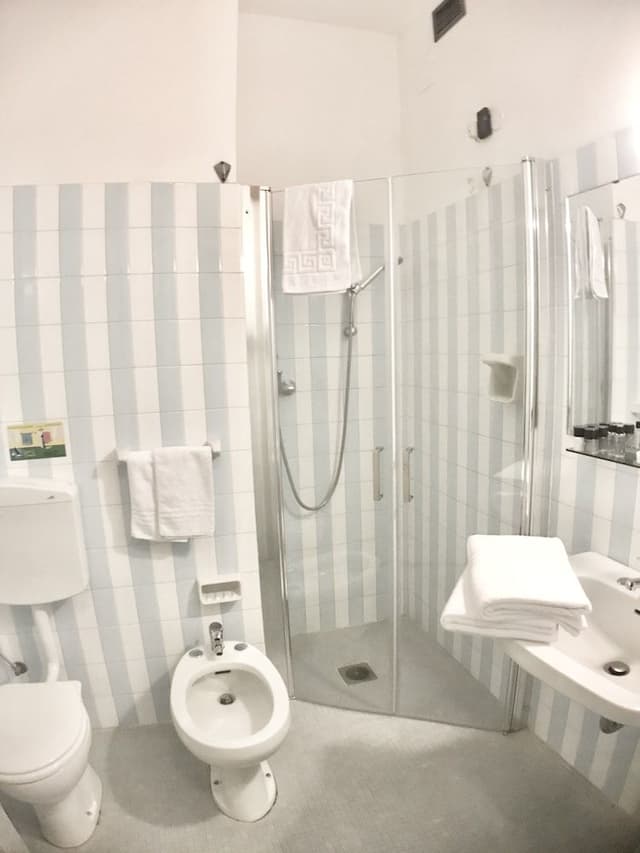 Comfort Room, Balcony, Sea View (laterale)
