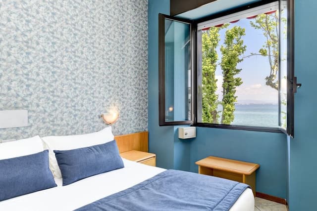 Classic Room, Lake View