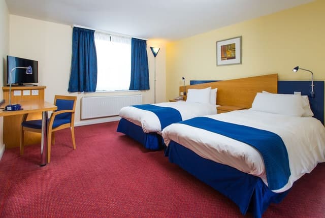 Standard Room, 2 Twin Beds, Accessible (Free Hot Breakfast)