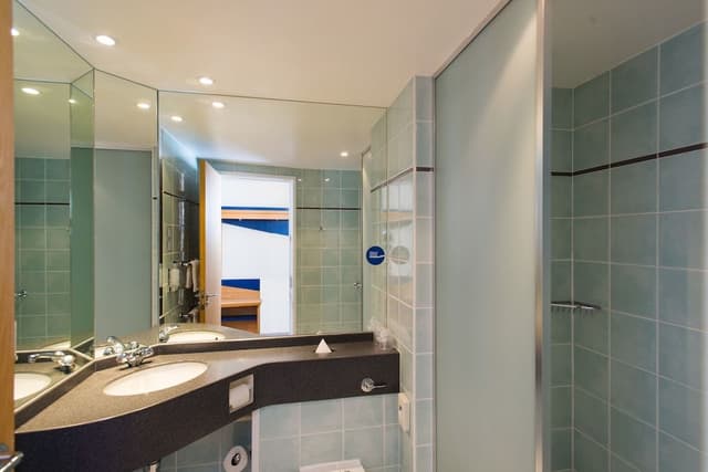 Standard Room, 2 Twin Beds (Free Hot Breakfast)