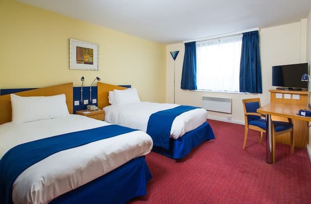 Standard Room, 2 Twin Beds (Free Hot Breakfast)