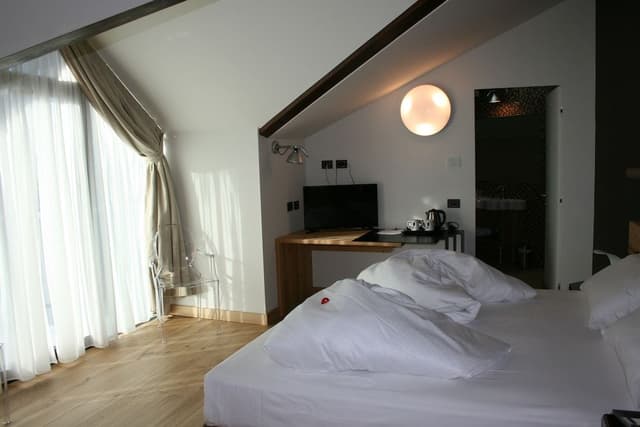 Deluxe Room (Grand)